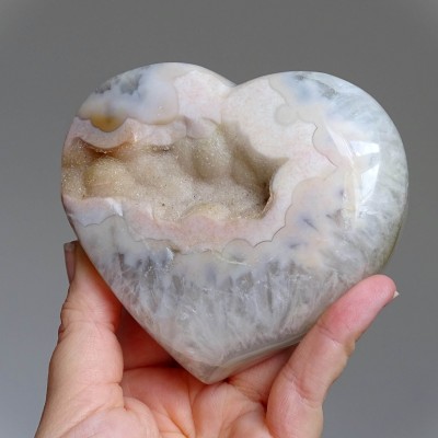 Natural polished agate with heart crystals 477g, Brazil