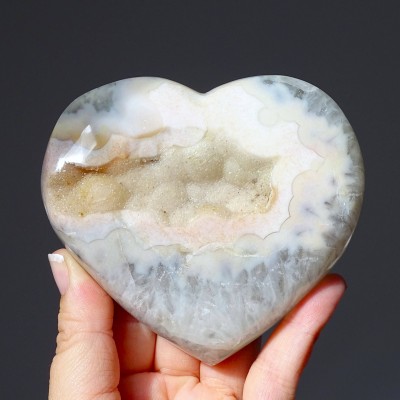 Natural polished agate with heart crystals 477g, Brazil