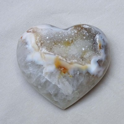 Natural polished agate with heart crystals 569g, Brazil