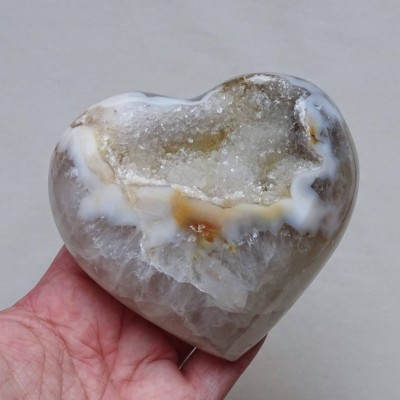 Natural polished agate with heart crystals 569g, Brazil