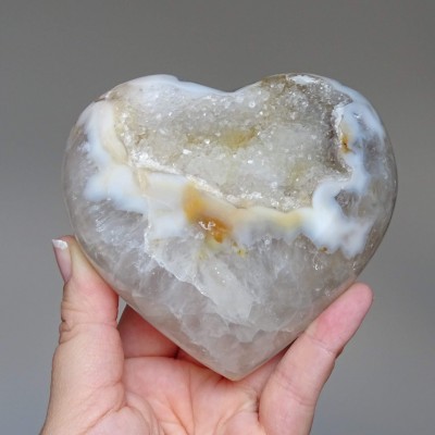 Natural polished agate with heart crystals 569g, Brazil