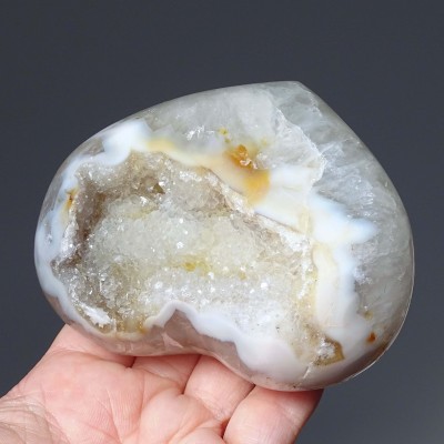 Natural polished agate with heart crystals 569g, Brazil