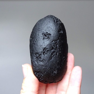 Tektite natural indochinite 112g, Vietnam