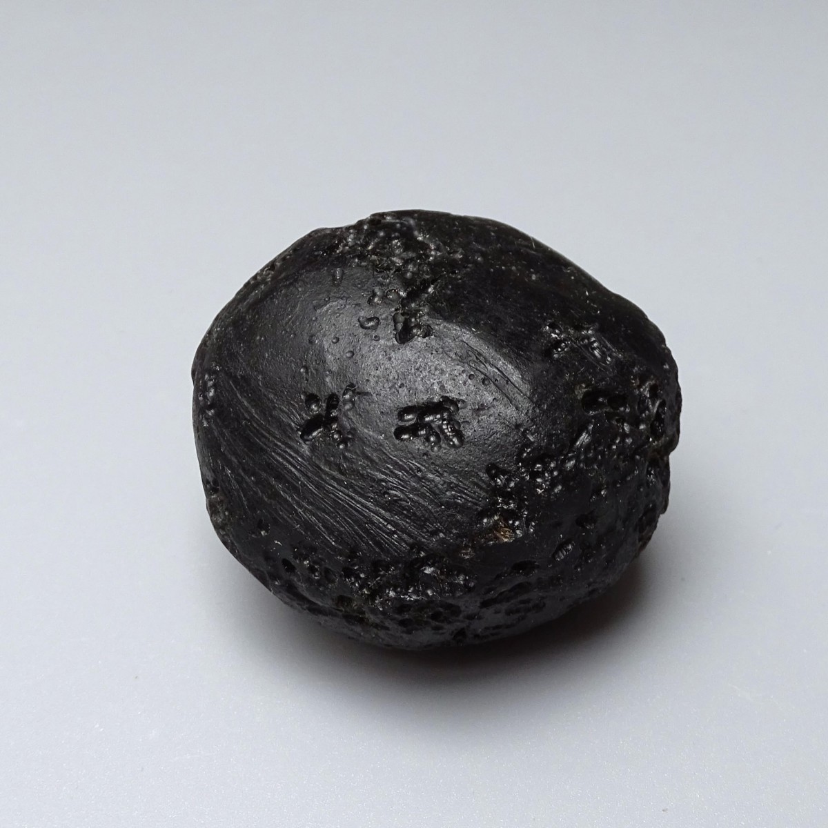 Tektite natural indochinite 115g, Vietnam