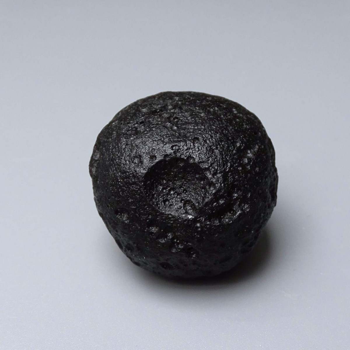 Tektite natural indochinite 56g, Vietnam