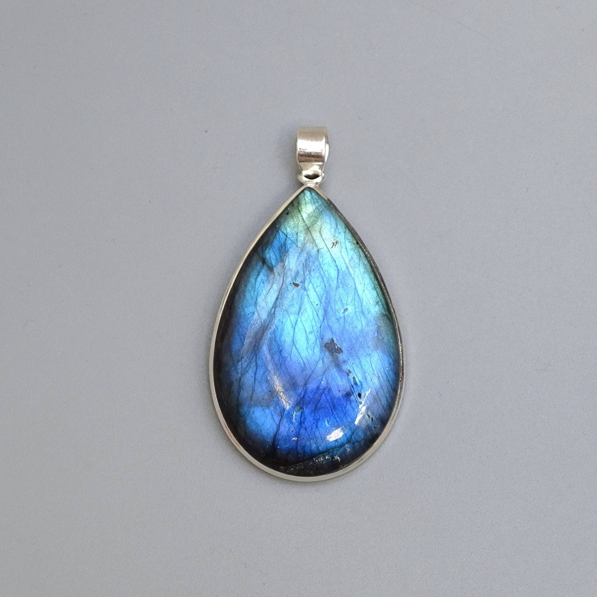 Labradorite pendant in silver 28g, Madagascar