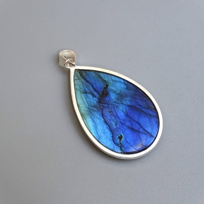 Labradorite pendant in silver 28g, Madagascar