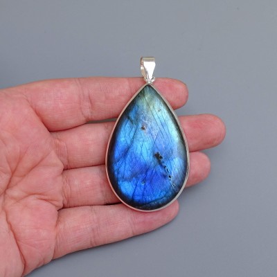 Labradorite pendant in silver 28g, Madagascar