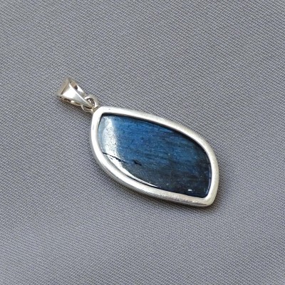 Labradorite pendant in silver 8.4g, Madagascar