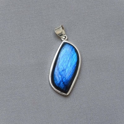 Labradorite pendant in silver 8.4g, Madagascar