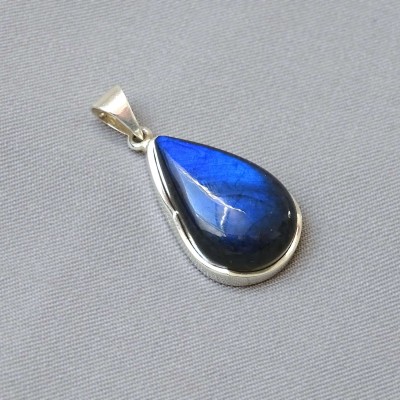 Labradorite pendant in silver 7.4g, Madagascar