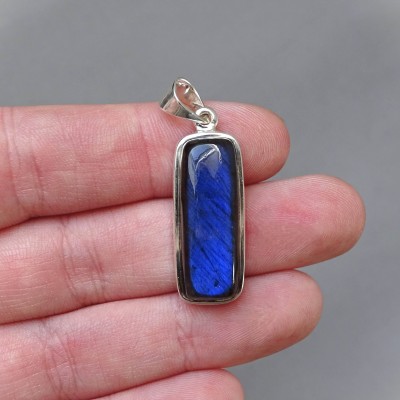 Labradorite pendant in silver 6.9g, Madagascar