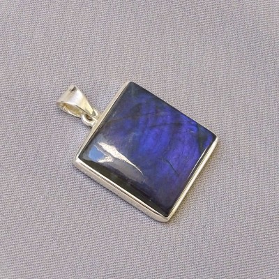 Labradorite pendant in silver 13.9g, Madagascar