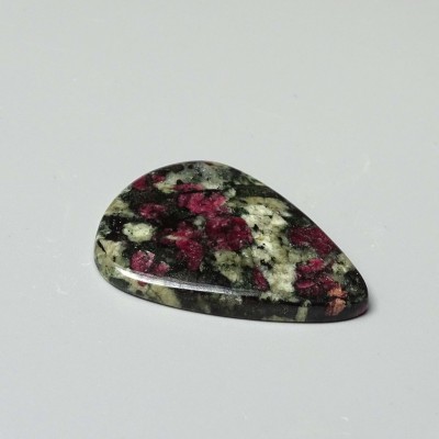 Eudialyt polierter Cabochon 11,4g, Russland