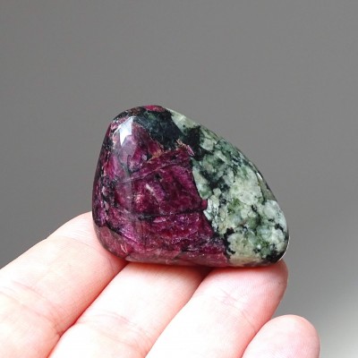 Eudialyt natural polished mineral 35.3g, Russia