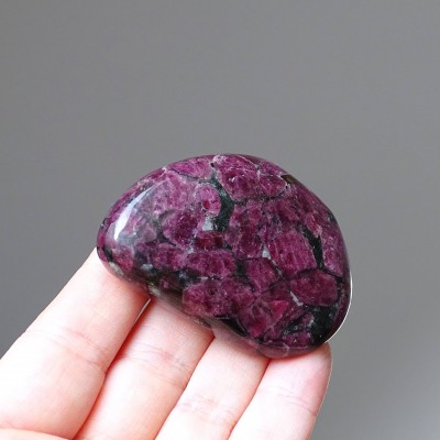 Eudialyt natural polished mineral 80.5g, Russia