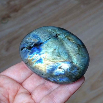 Labradorite polished 157g, Madagascar