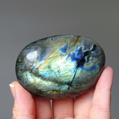 Labradorite polished 157g, Madagascar