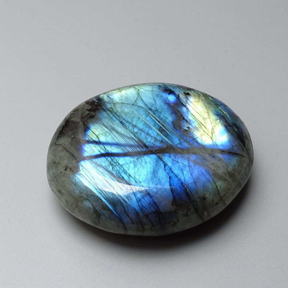 Labradorite polished 207g, Madagascar