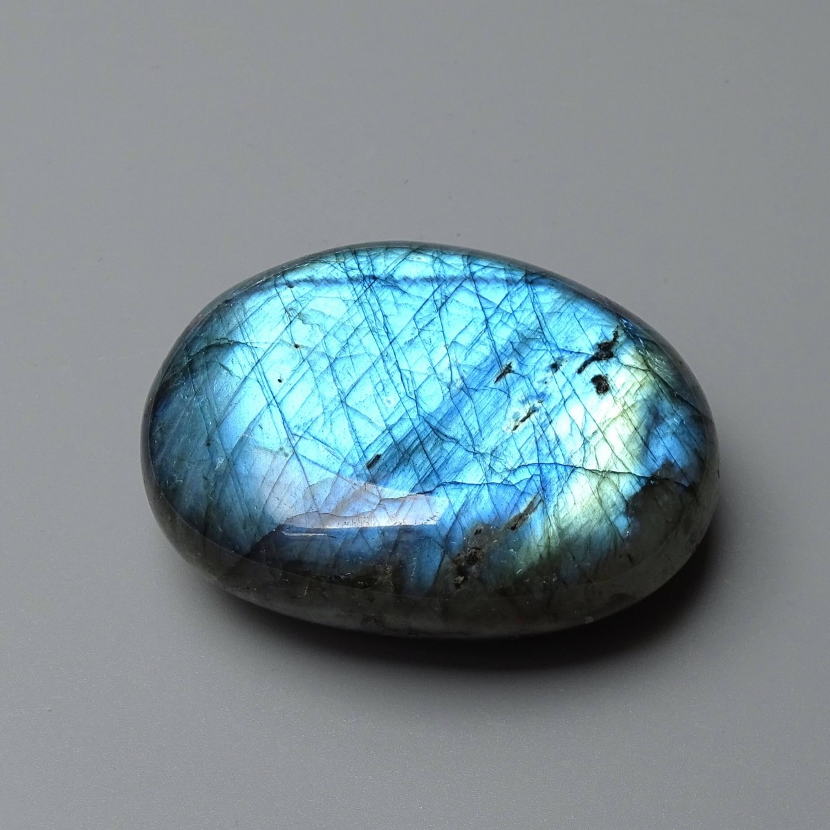 Labradorite polished 192g, Madagascar