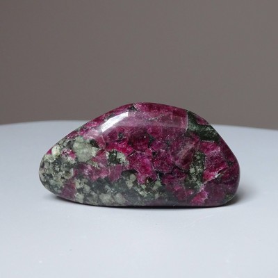 Eudialyt natural polished mineral 28.5g, Russia