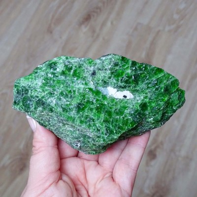 Chromdiopside natural mineral top quality 496g, Russia