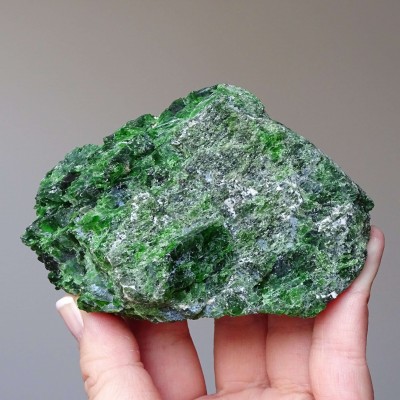 Chromdiopside natural mineral top quality 356g, Russia