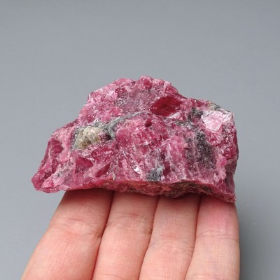 Rhodonit-Rohmineral 78g, Brasilien