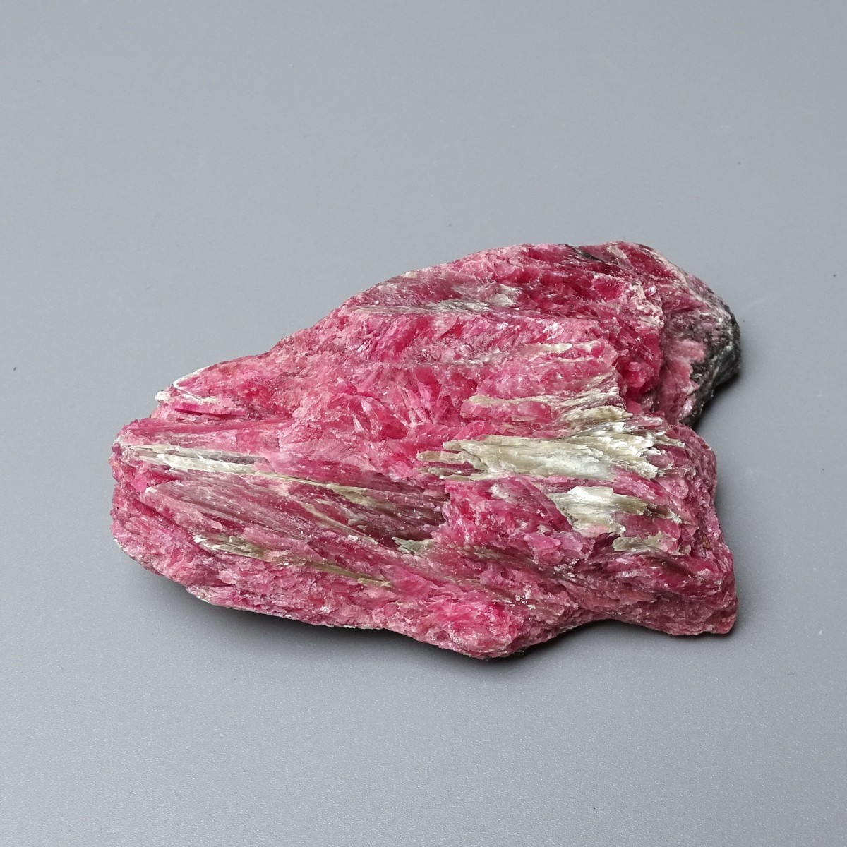 Rhodonit-Rohmineral 176g, Brasilien