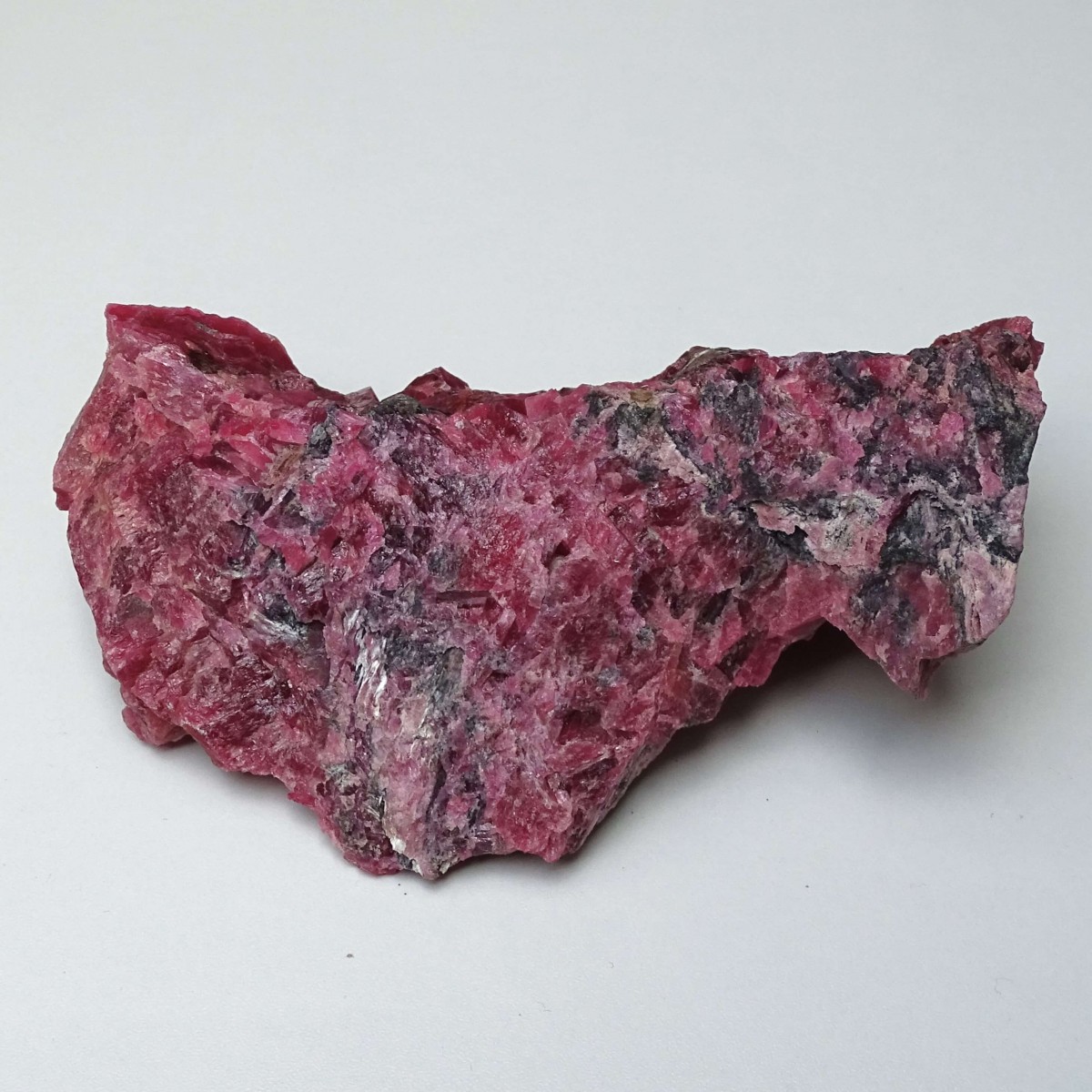 Rhodonit-Rohmineral 708g, Brasilien