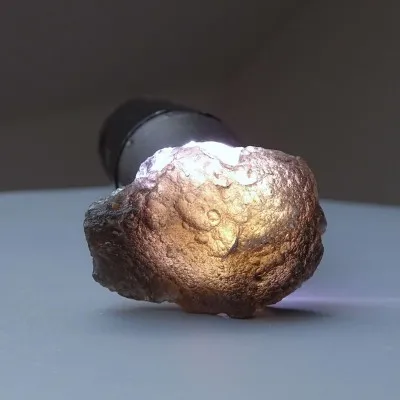 Agni Manitite tektit 22,8g, Indonésie