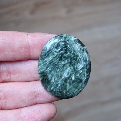 Serafinit polierter Cabochon 8,4g Russland