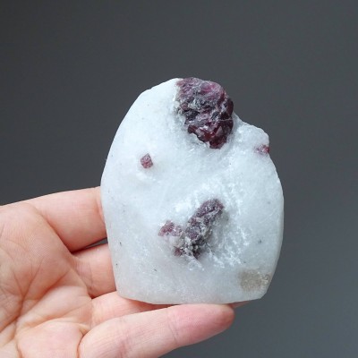 Natural spinel in marble 162g, Vietnam