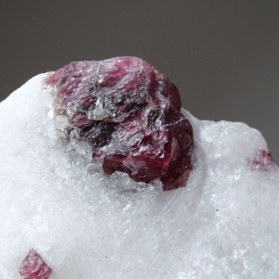 Natural spinel in marble 162g, Vietnam