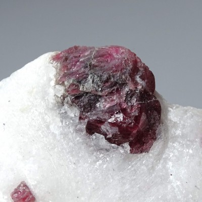 Natural spinel in marble 162g, Vietnam