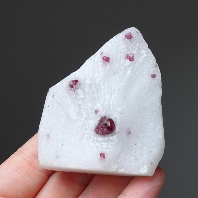 Natural spinel in marble 113g, Vietnam