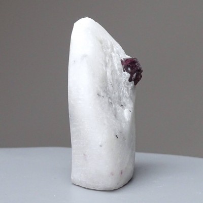 Natural spinel in marble 117g, Vietnam