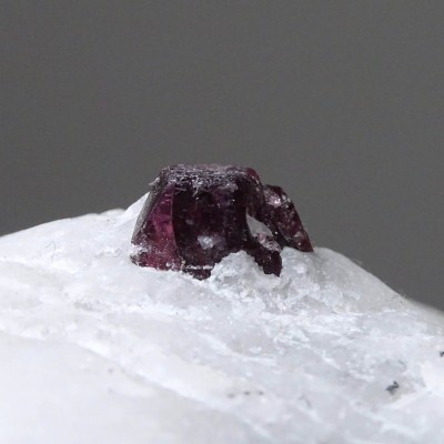 Natural spinel in marble 117g, Vietnam