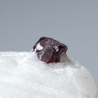 Natural spinel in marble 117g, Vietnam