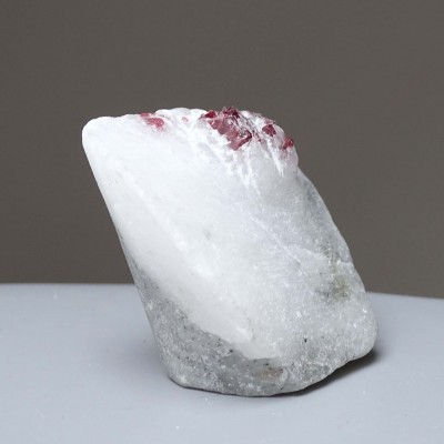 Natural spinel in marble 93g, Vietnam