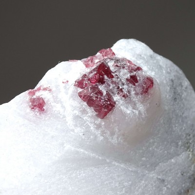 Natural spinel in marble 93g, Vietnam