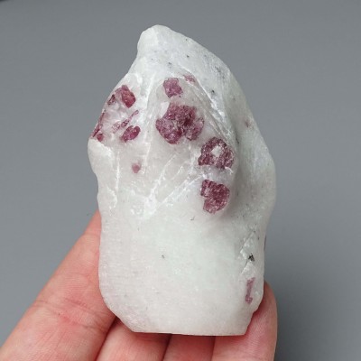 Natural spinel in marble 103g, Vietnam