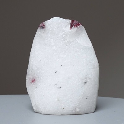 Natural spinel in marble 107g, Vietnam