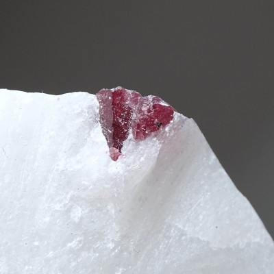 Natural spinel in marble 107g, Vietnam