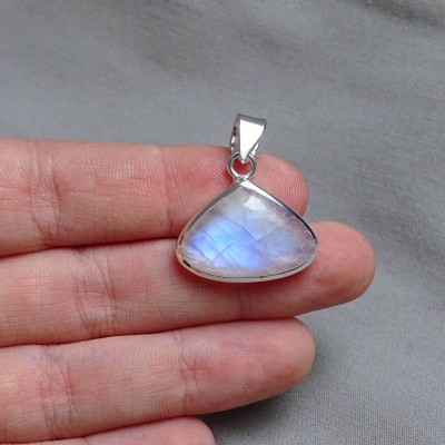 Moonstone pendant in silver 5.5g, top quality