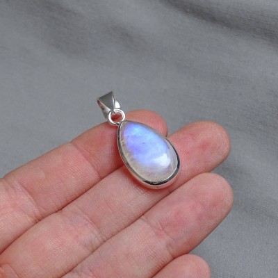 Moonstone pendant in silver 4.4g, top quality