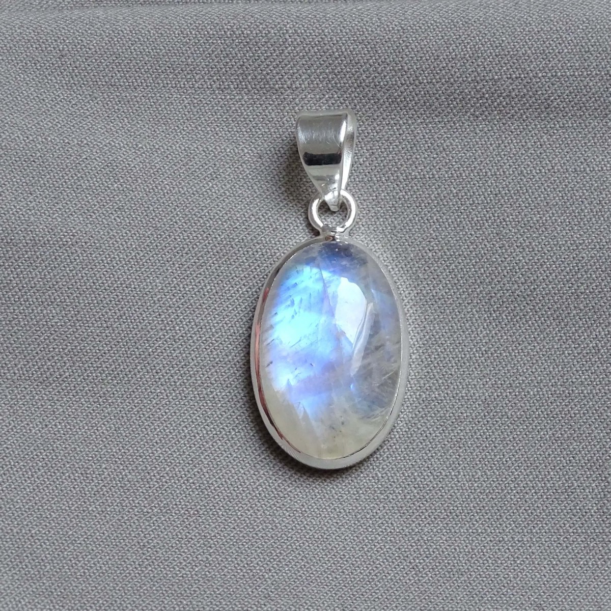 Moonstone pendant in silver 5.8g, top quality