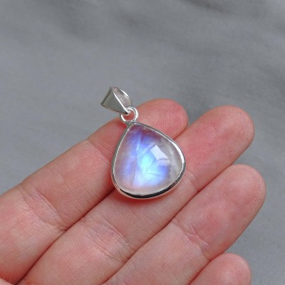 Moonstone pendant in silver 5g, top quality