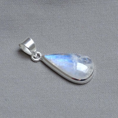 Moonstone pendant in silver 4.5g, top quality