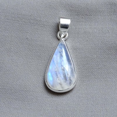 Moonstone pendant in silver 4.5g, top quality